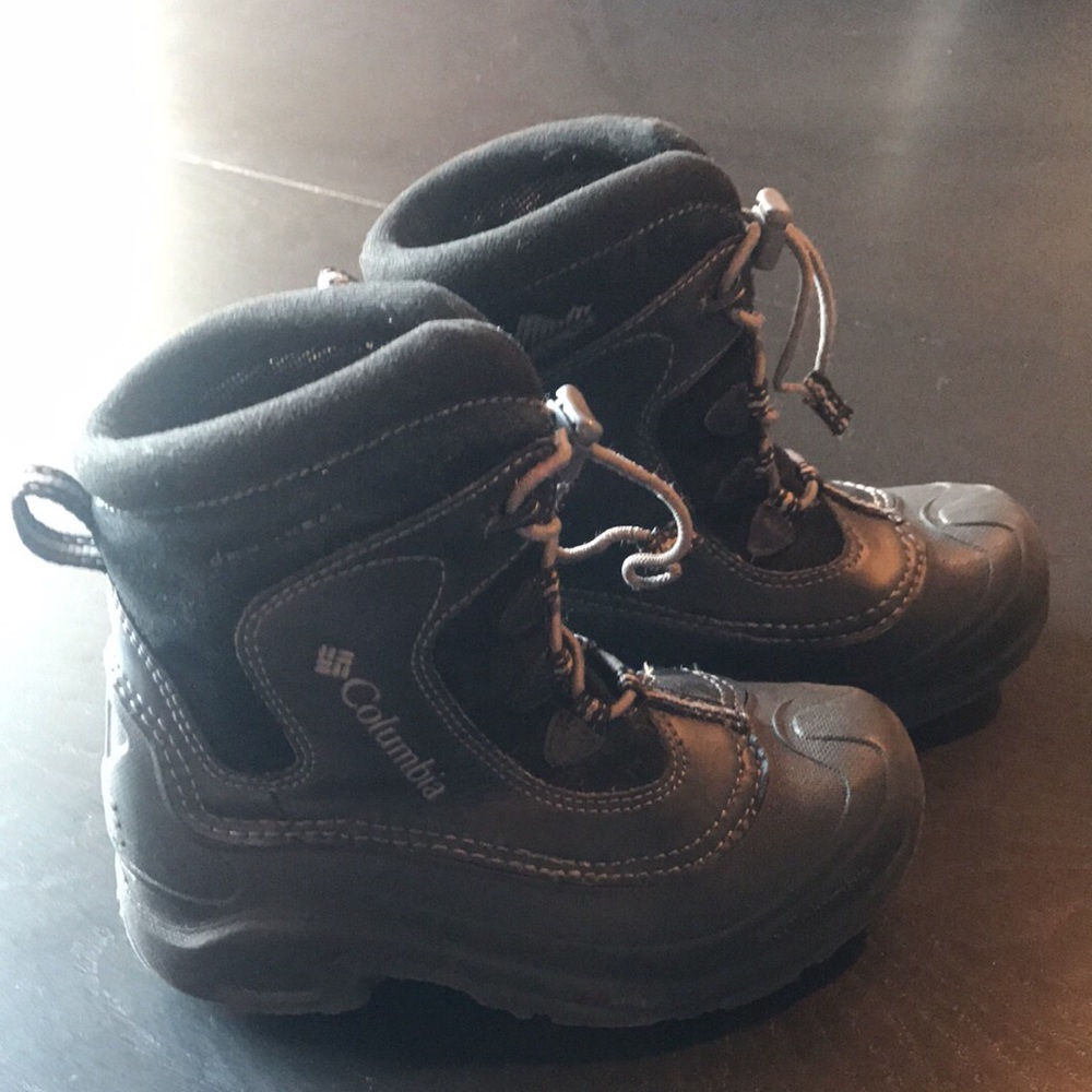 Boys size 2 Columbia boots.